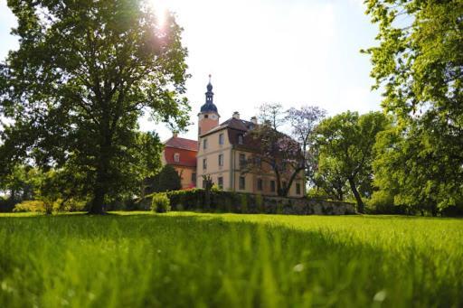 Parkhotel Am Schloss 马赫恩 外观 照片